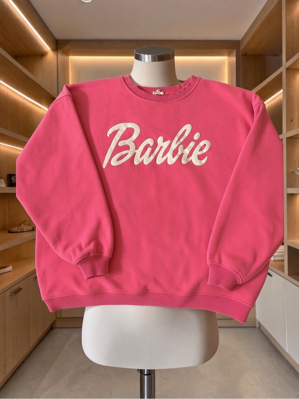 Barbie Women's Size M Pink Crewneck Sweatshirt Long Sleeve Graphic  Pullover